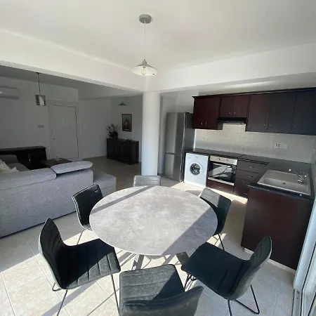 Cosy In Kato With Pool Access Апартаменты *