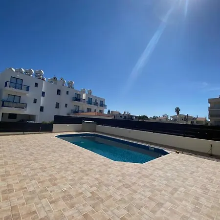 Cosy In Kato With Pool Access *
